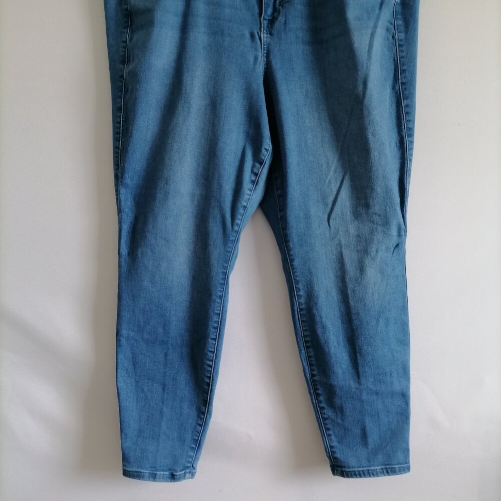 Torrid Feel The Fit Womens Denim Blue Modest Super Soft Bombshell Jeans Size 24R - Picture 3 of 7